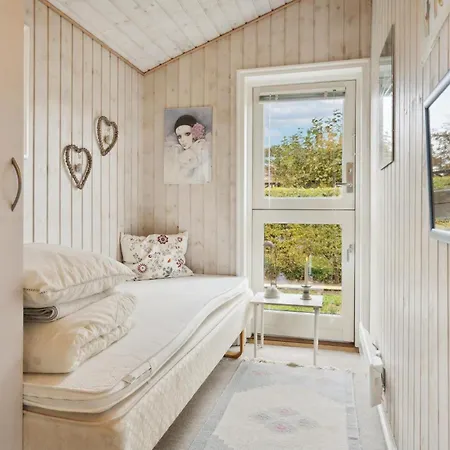 3 Bedroom Amazing In Holiday home